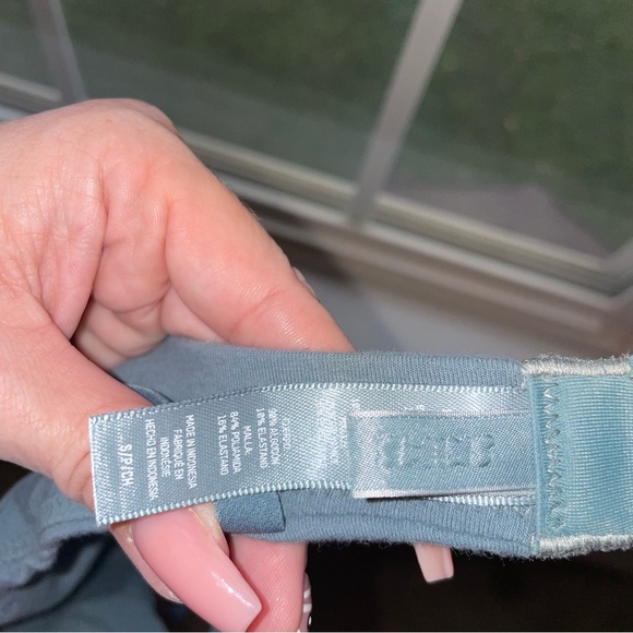 Skims Triangle Bralette - Picture 7 of 8